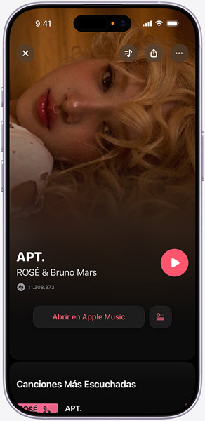Pantalla de un iPhone que muestra la canción «APT» de ROSÉ y Bruno Mars indicando que Shazam ha identificado la canción